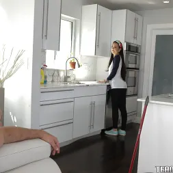 Mi Ha Doan en El señor limpio y la mini amante desordenada (foto 40) Mi Ha Doan en 'Team Skeet' El señor limpio y la mini amante desordenada (Miniatura 40)