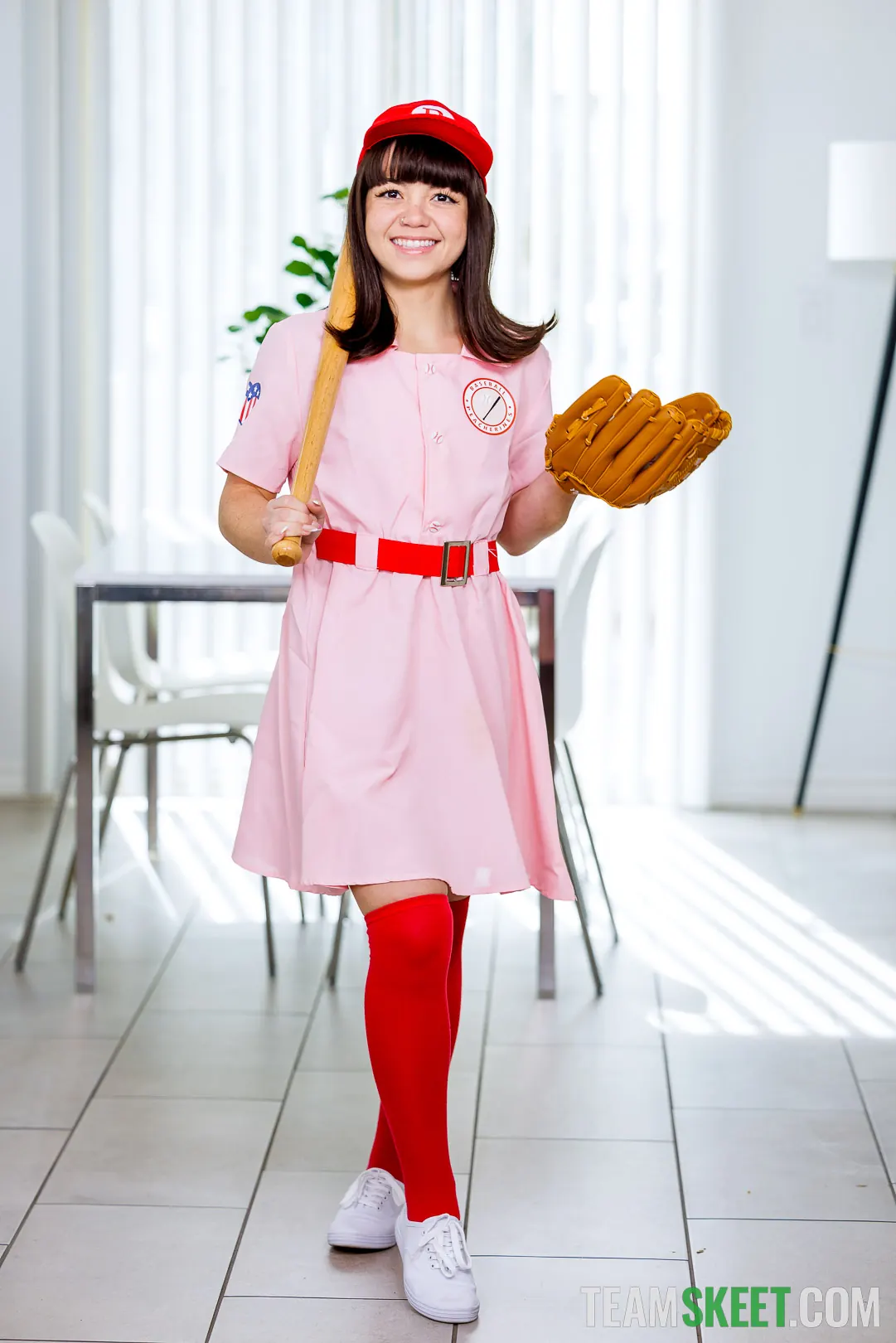 Team Skeet 'Mochi Plays Ball!' starring Mochi Mona (Photo 1)