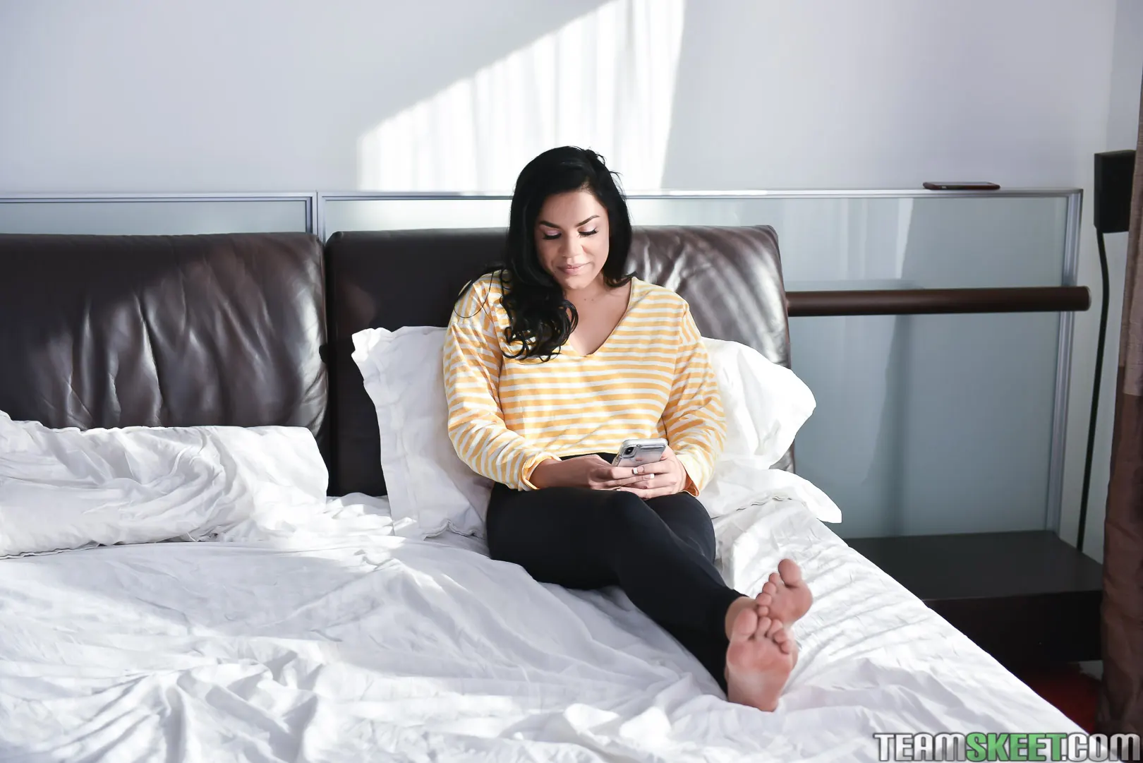 Team Skeet 'Trátame como tratas a mi hijastra' protagonizando Monica Sage (foto 1)