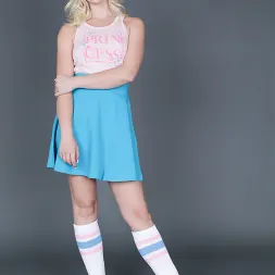 Natalia Queen en Al escondite (foto 1) Natalia Queen en 'Team Skeet' Al escondite (Miniatura 1)