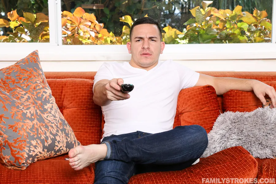 Team Skeet 'Tindr for stepsibs ' starring Natalia Starr (Photo 1)