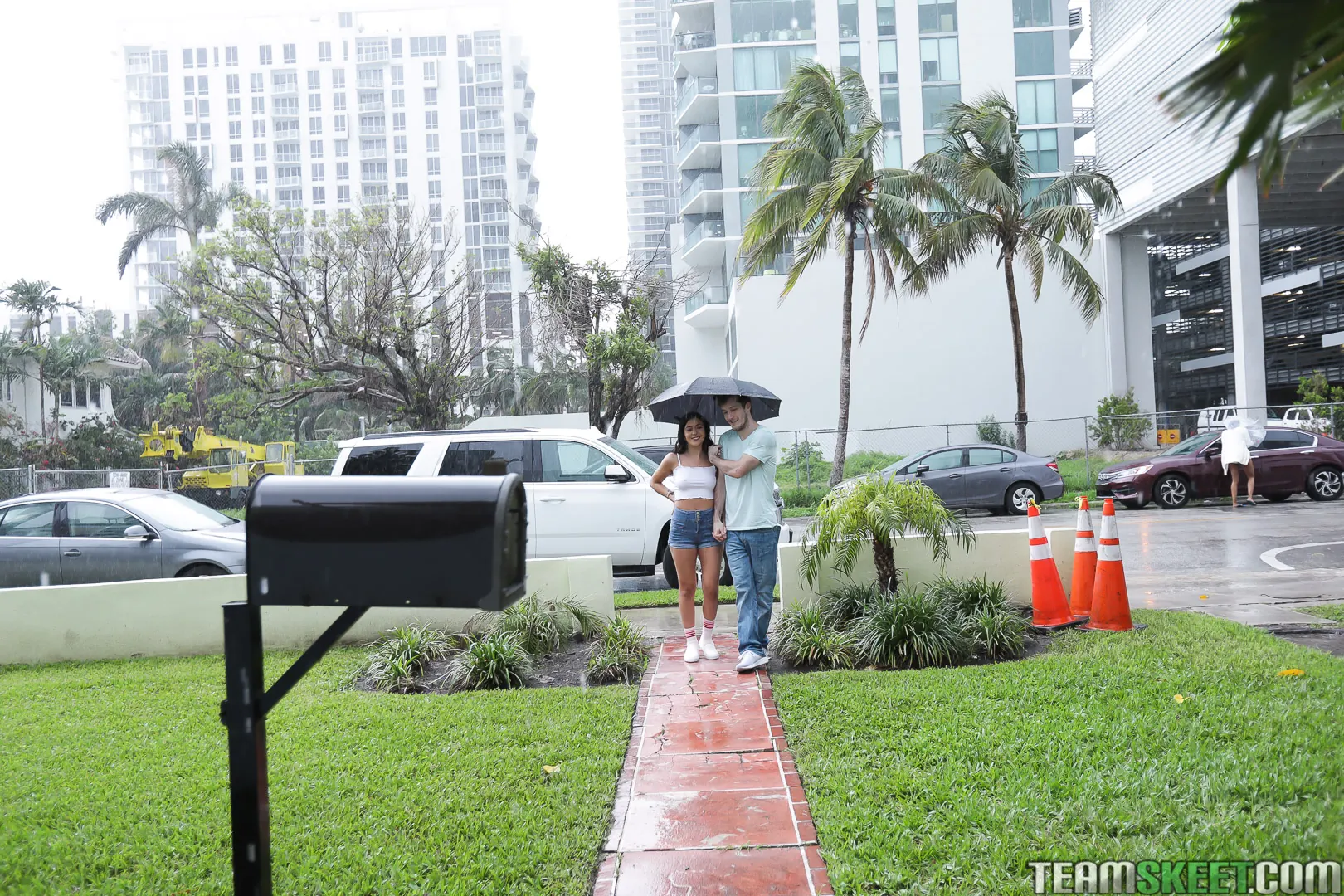 Team Skeet 'Sólo los tontos envuelven sus herramientas' protagonizando Natalie Brooks (foto 1)