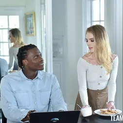 Natalie Knight en 'Team Skeet' Una tarea final (Miniatura 21)