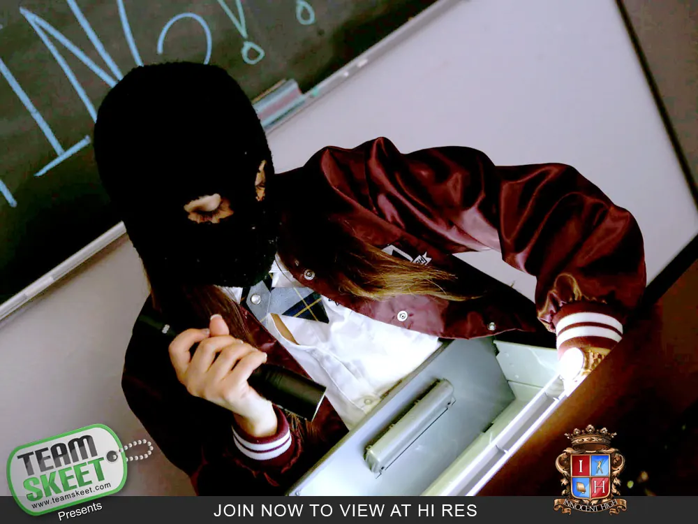 Team Skeet 'La colegiala aprende su lección' protagonizando Natalie Monroe (foto 3)