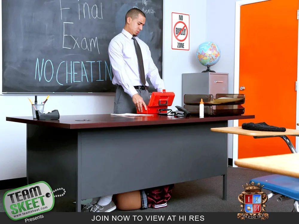 Team Skeet 'La colegiala aprende su lección' protagonizando Natalie Monroe (foto 5)