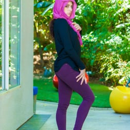 Nikki Knightly in 'Team Skeet' Horny Hijab Girl Unveils Her Asshole (Thumbnail 10)