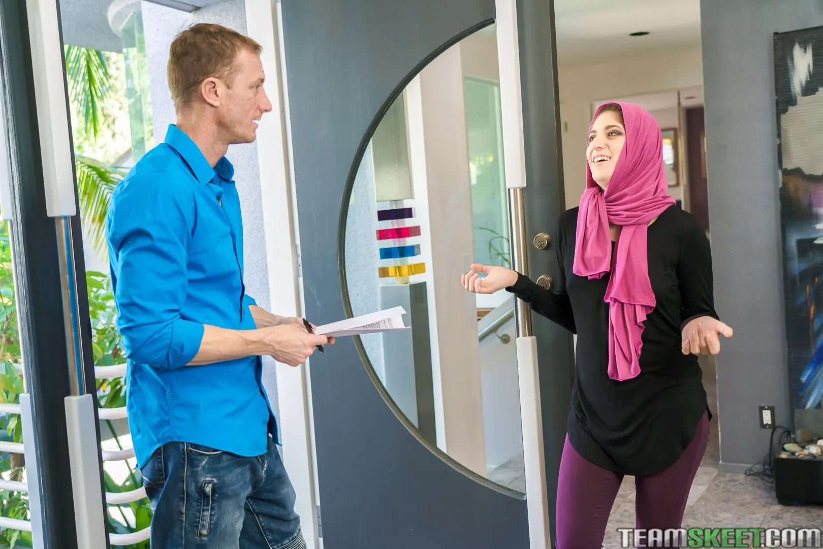 Nikki Knightly en 'Chica cachonda con hijab muestra su culo' from 'Team Skeet' (foto 60) Team Skeet 'Chica cachonda con hijab muestra su culo' protagonizando Nikki Knightly (foto 60)