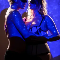 Nikky Dream en 'Team Skeet' Club de swingers para citas a ciegas (Miniatura 1)