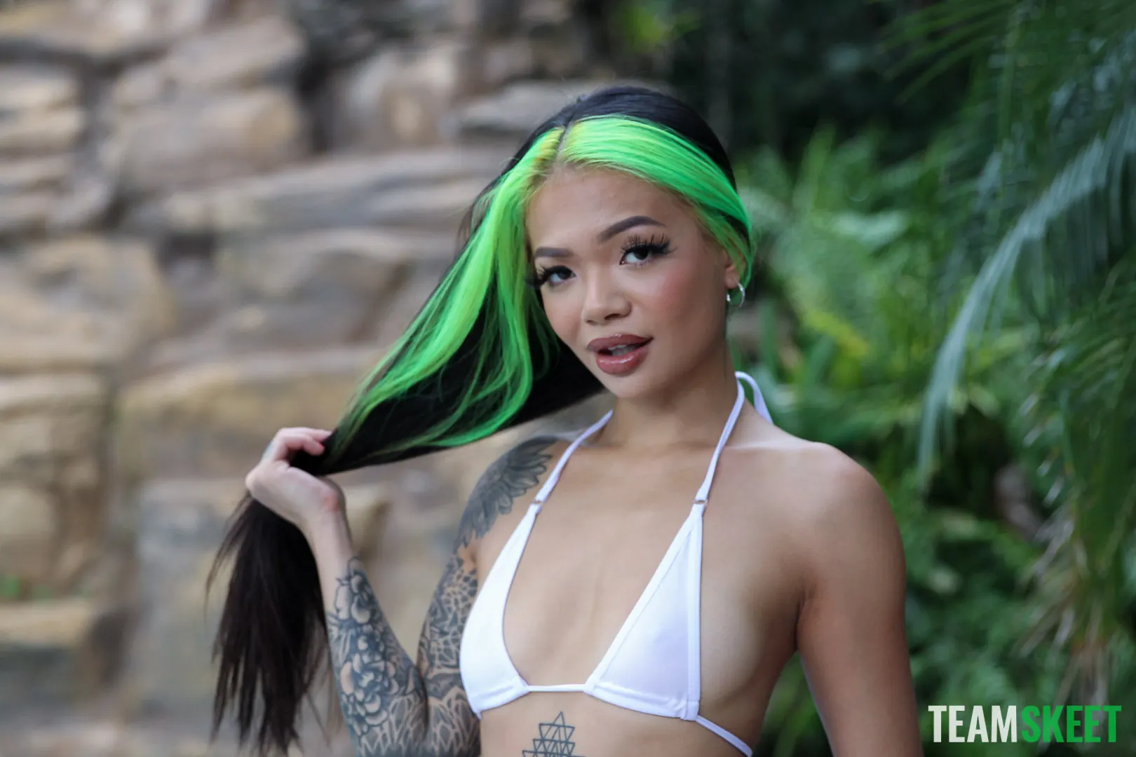 Team Skeet 'Distracción junto a la piscina' protagonizando Paisley Paige (foto 9)