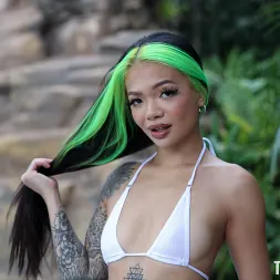 Paisley Paige en 'Team Skeet' Distracción junto a la piscina (Miniatura 9)