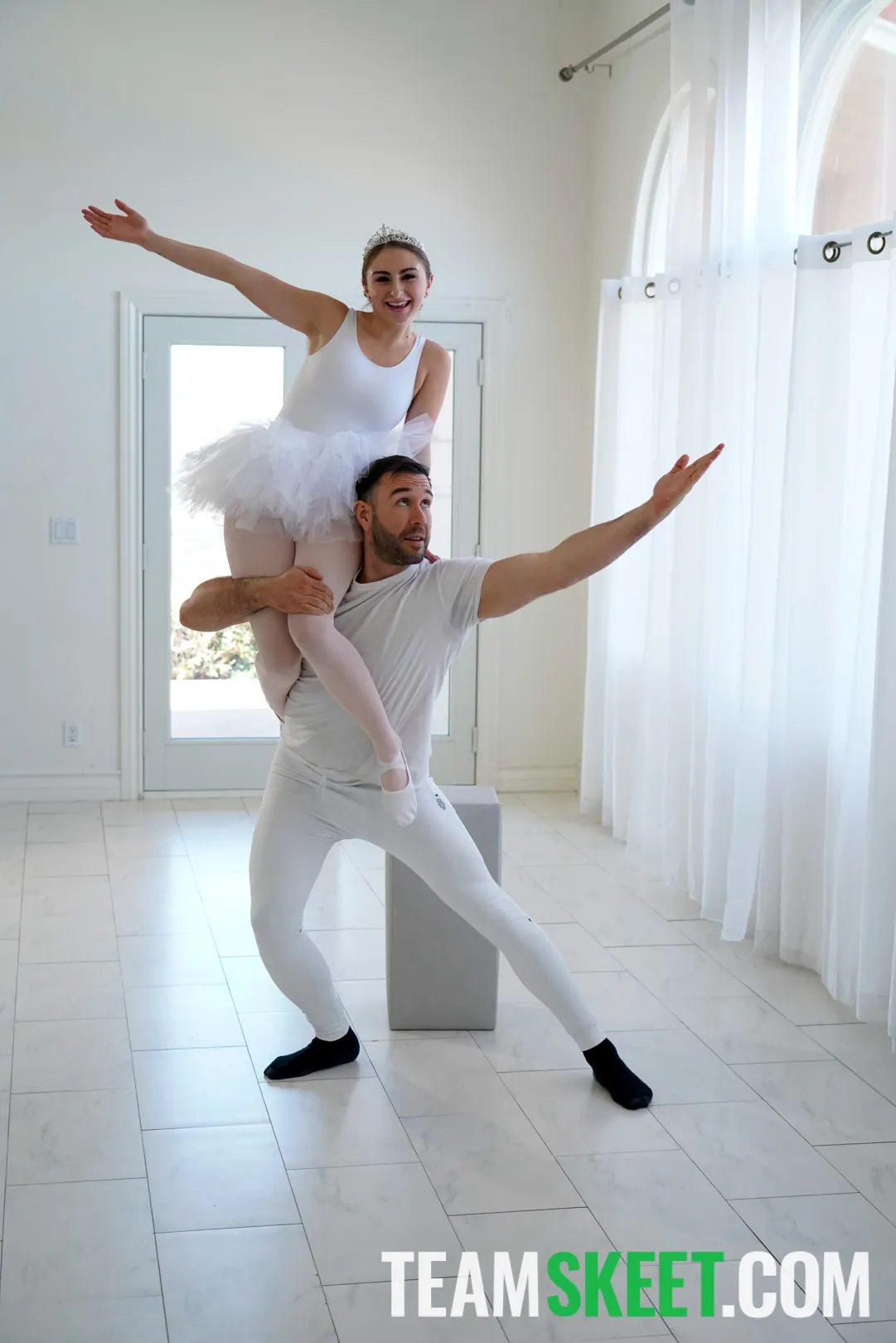 Team Skeet 'Pequeña bailarina elástica' protagonizando Penelope Kay (foto 18)