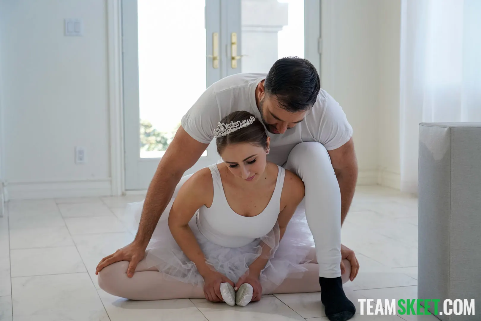 Penelope Kay en 'Pequeña bailarina elástica' from 'Team Skeet' (foto 45) Team Skeet 'Pequeña bailarina elástica' protagonizando Penelope Kay (foto 45)