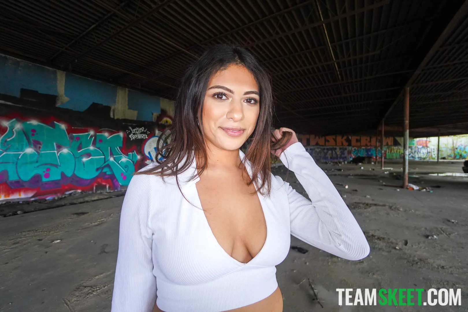 Team Skeet 'Reyna hace llover' protagonizando Reyna Belle (foto 1)