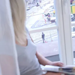 Ria Sunn en El vecino servicial (foto 12) Ria Sunn en 'Team Skeet' El vecino servicial (Miniatura 12)