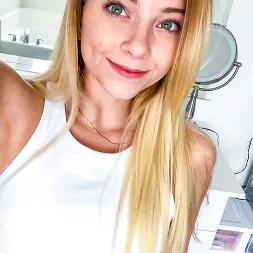 Riley Star en 'Team Skeet' Brillando como una estrella (Miniatura 52)