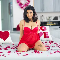 Roxie Sinner in 'Team Skeet' Valentine's Date (Thumbnail 1)