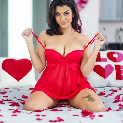 Roxie Sinner in 'Team Skeet' Valentine's Date (Thumbnail 6)