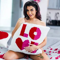 Roxie Sinner in 'Team Skeet' Valentine's Date (Thumbnail 24)