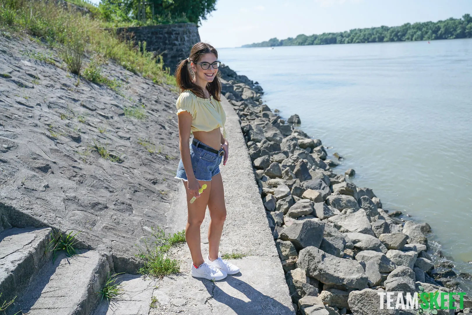 Sara Bell in 'Bathtub Bubbles' from 'Team Skeet' (Photo 1) Team Skeet 'Bathtub Bubbles' starring Sara Bell (Photo 1)