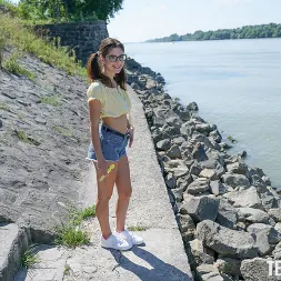 Sara Bell in 'Team Skeet' Bathtub Bubbles (Thumbnail 1)