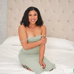 Sasha Saint en 'Team Skeet' Ella no es ninguna santa… (Miniatura 8)