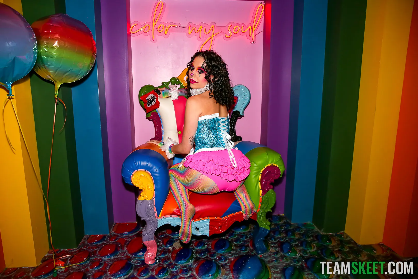 Team Skeet 'Concepto: Clussy (Coño de payaso)' protagonizando Satine Summers (foto 6)