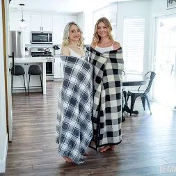 Scarlett Hampton en 'Team Skeet' Gemelos fríos, fríos (Miniatura 1)