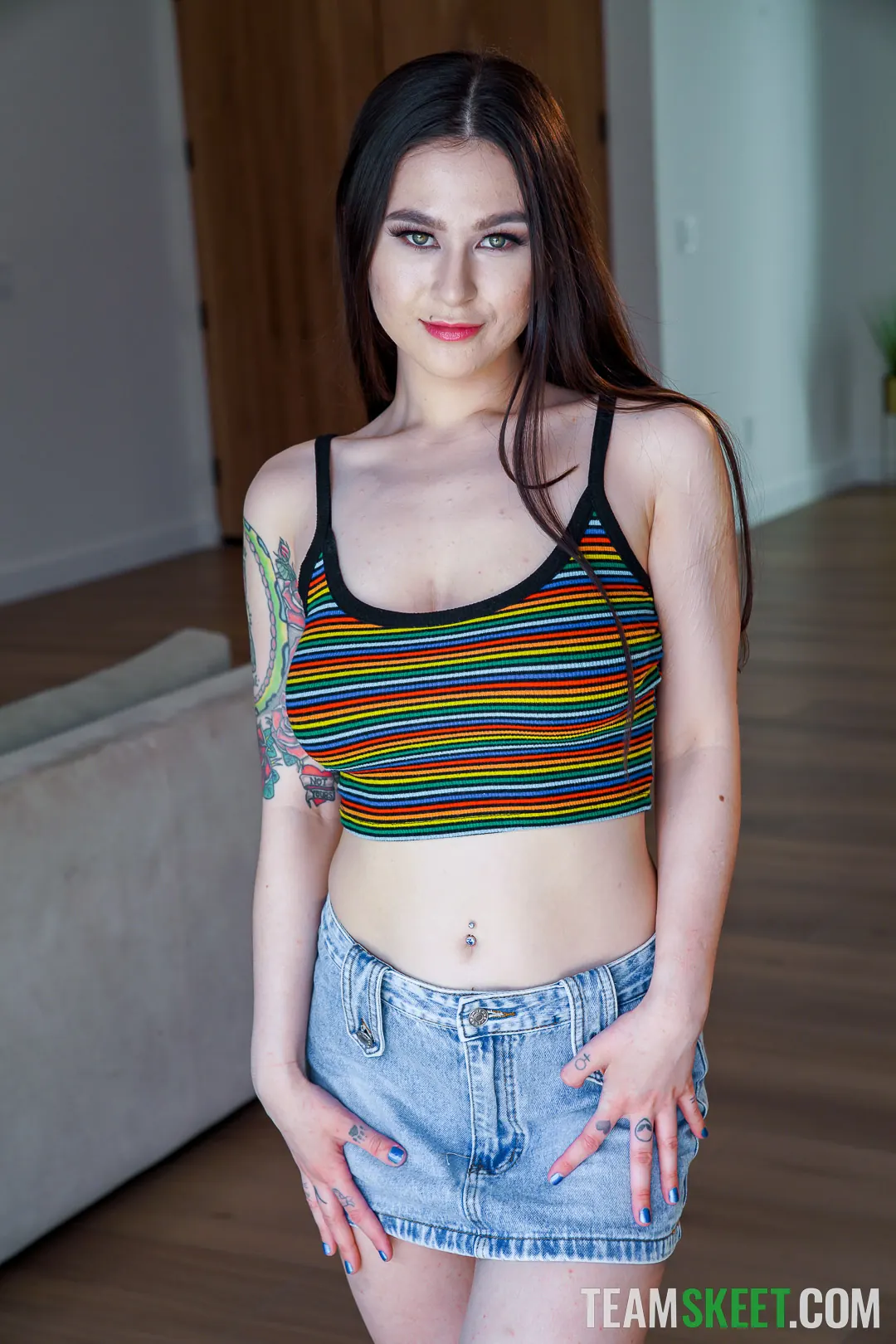 Team Skeet 'Urge crédito adicional' protagonizando Serene Siren (foto 32)