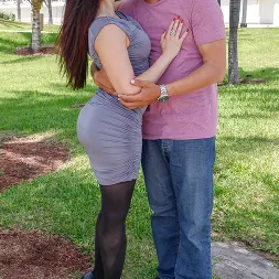 Sheena Ryder en 'Team Skeet' Duro en el patio (Miniatura 1)