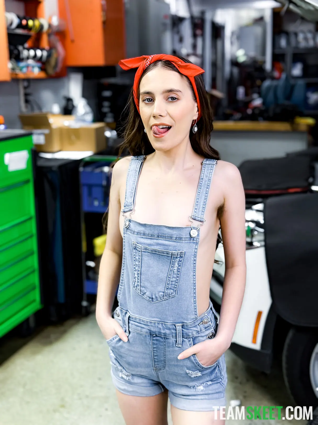 Sia Wood in 'The Mechanic's Tiny Assistant' from 'Team Skeet' (Photo 30) Team Skeet 'The Mechanic's Tiny Assistant' starring Sia Wood (Photo 30)