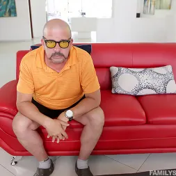 Silvia Saige en 'Team Skeet' Mi madrastra encontró mi trapo de esperma (Miniatura 72)