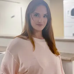 Siri Dahl in 'Team Skeet' Laundry Day BJ (Thumbnail 1)