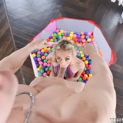 Sky Pierce en 'Team Skeet' Placer de coño en Bubble Pit (Miniatura 84)