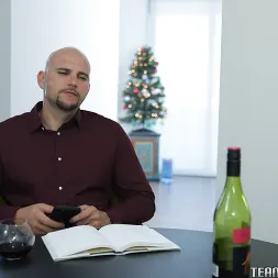 Skylar Vox en 'Team Skeet' Pequeña Navidad empapada de semen (Miniatura 42)