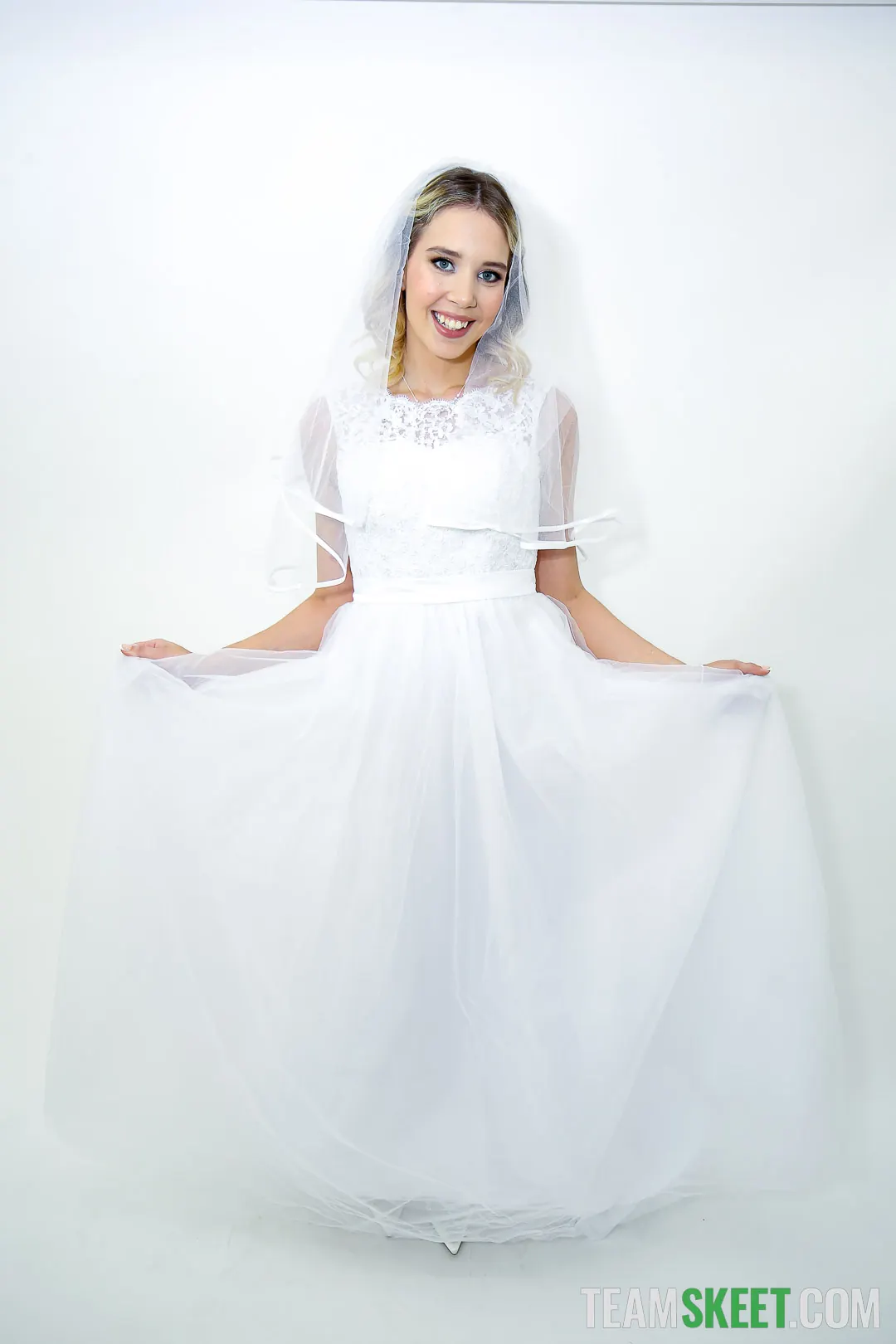 Team Skeet 'Concept: Wedding Photographer' starring Sophia Sterling (Photo 10)