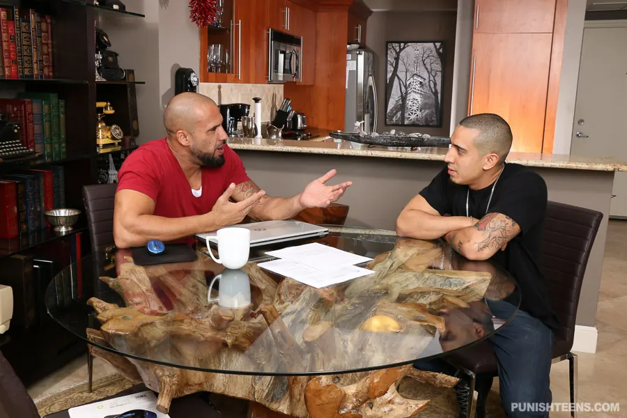 Sydney Cole en 'Una mocosa es destruida por sus compañeros de cuarto' from 'Team Skeet' (foto 1) Team Skeet 'Una mocosa es destruida por sus compañeros de cuarto' protagonizando Sydney Cole (foto 1)