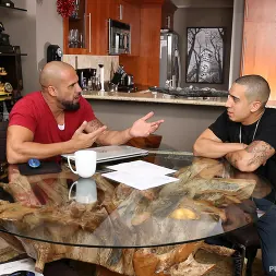 Sydney Cole en 'Team Skeet' Una mocosa es destruida por sus compañeros de cuarto (Miniatura 1)