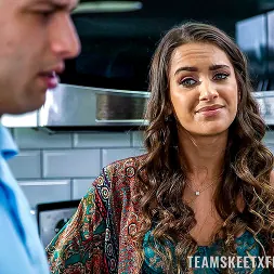 Uma Jolie in 'Team Skeet' Call Me Surprised (Thumbnail 8)