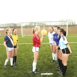 Vanessa Decker en Ducharse después del partido (foto 104) Vanessa Decker en 'Team Skeet' Ducharse después del partido (Miniatura 104)