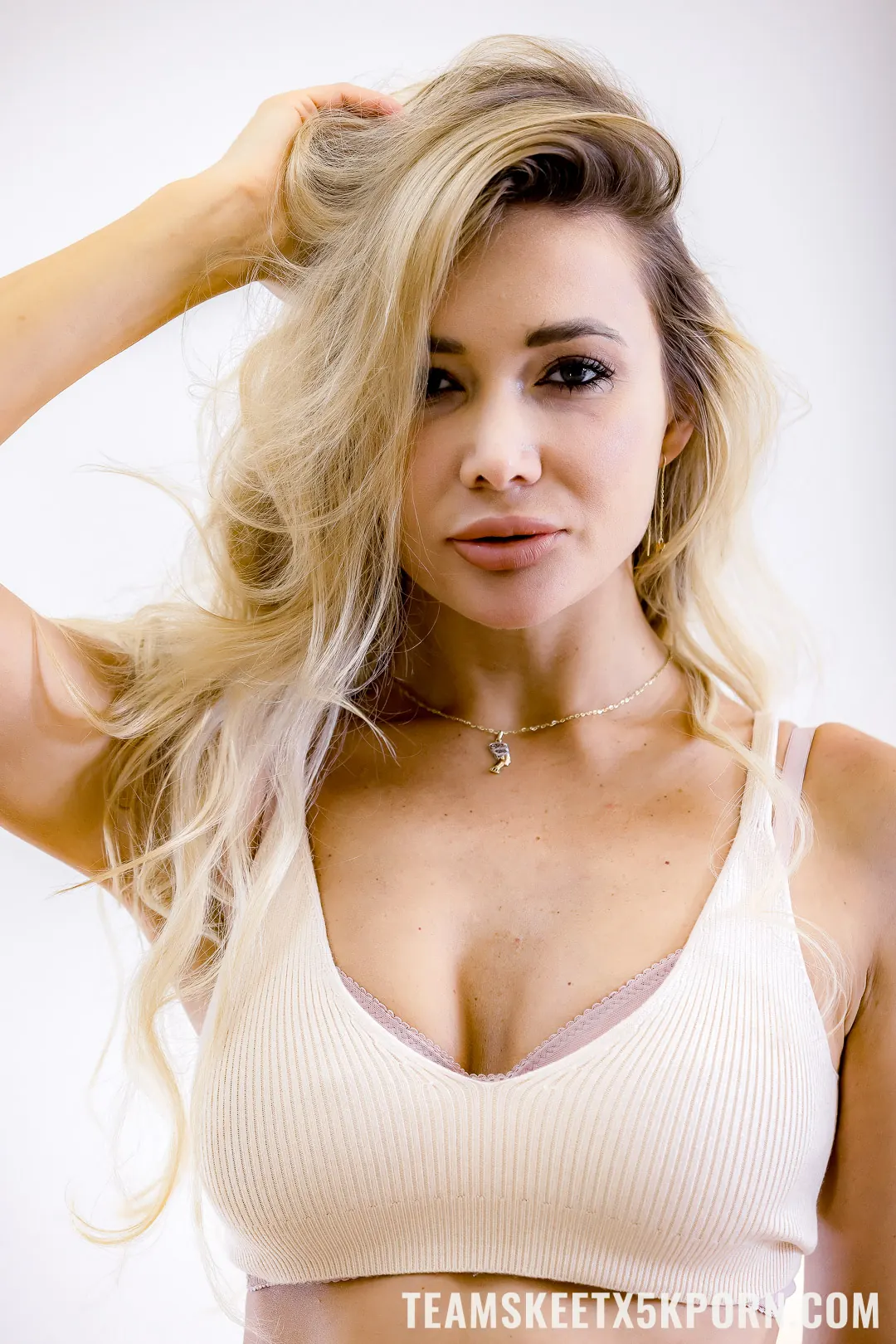 Venera Maxima en 'La rubia tetona está desesperada por un poco de semen en su cara' from 'Team Skeet' (foto 1) Team Skeet 'La rubia tetona está desesperada por un poco de semen en su cara' protagonizando Venera Maxima (foto 1)