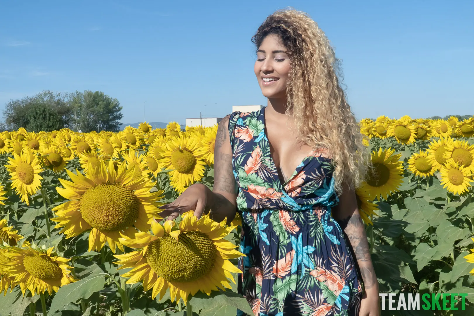 Team Skeet 'Put The Camera Down' starring Venus Afrodita (Photo 5)