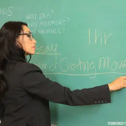 Vicki Chase en Tarea extra (foto 2) Vicki Chase en 'Team Skeet' Tarea extra (Miniatura 2)