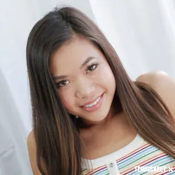 Vina Sky en 'Team Skeet' Consuelo de la hijastra asiática (Miniatura 1)