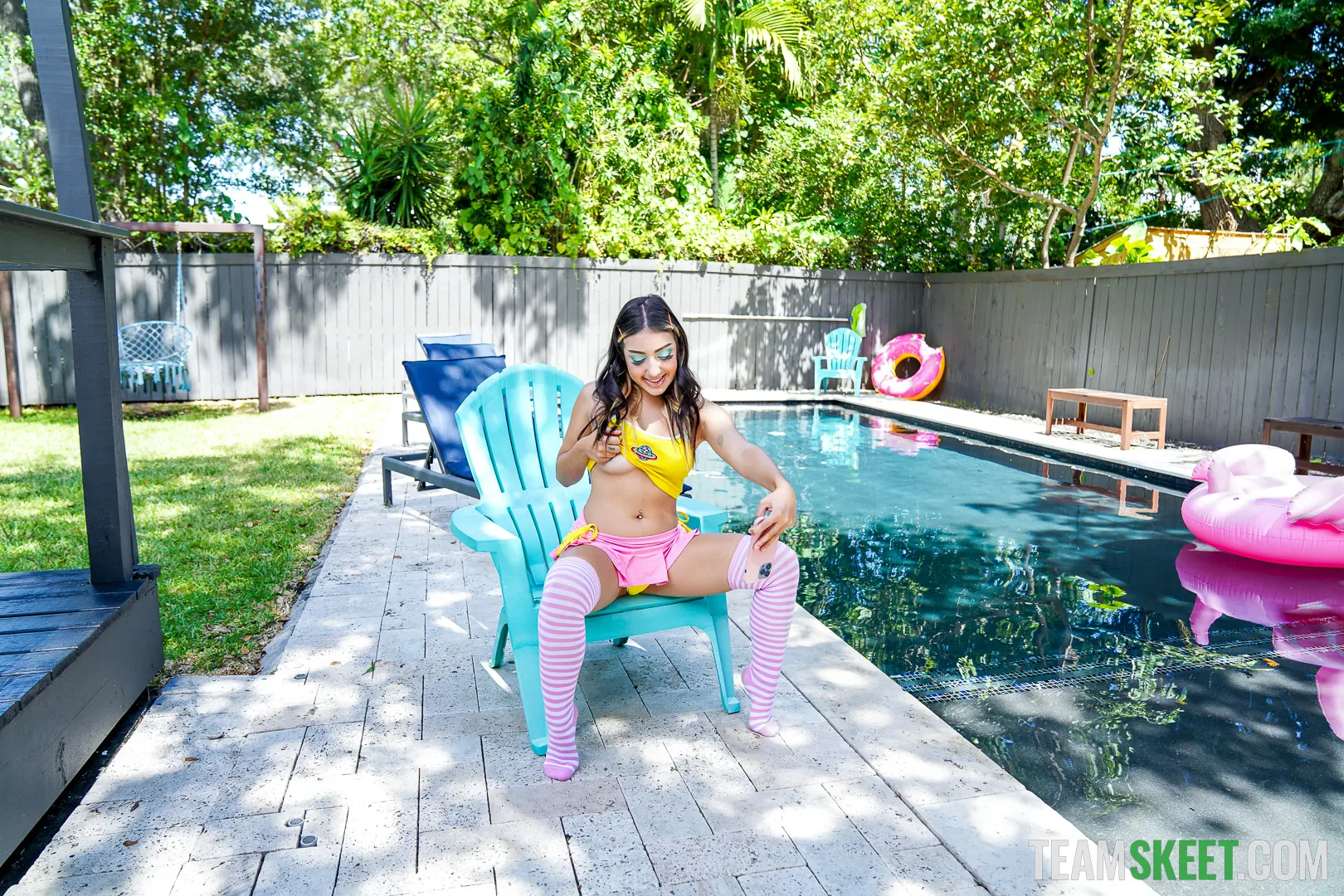 Violet Gems en 'Tan grande como su cabeza' from 'Team Skeet' (foto 48) Team Skeet 'Tan grande como su cabeza' protagonizando Violet Gems (foto 48)