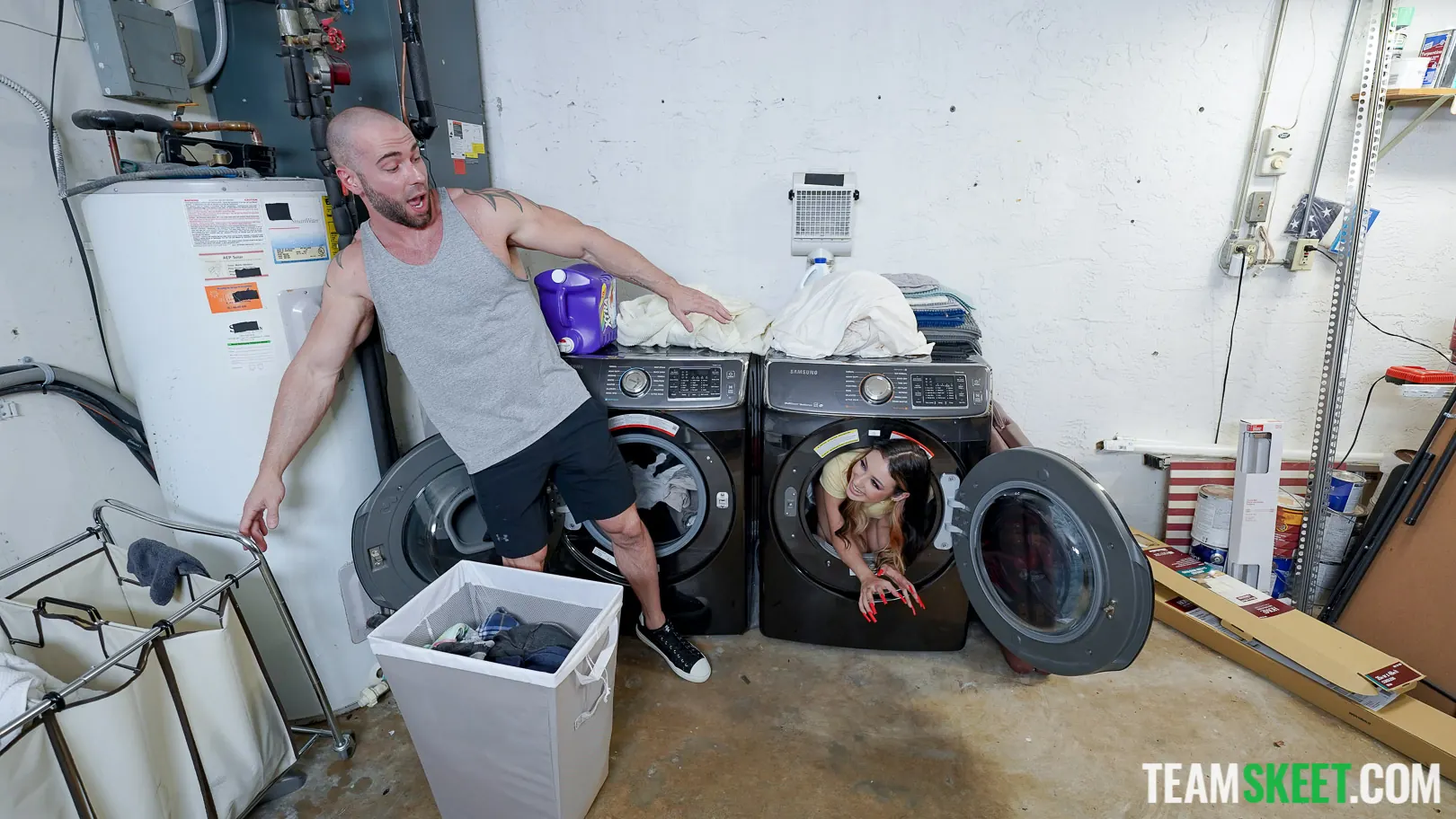 Violet Gems en 'La pequeña bromista hermanastra obtiene lo que se merece' from 'Team Skeet' (foto 24) Team Skeet 'La pequeña bromista hermanastra obtiene lo que se merece' protagonizando Violet Gems (foto 24)