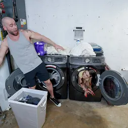 Violet Gems en La pequeña bromista hermanastra obtiene lo que se merece (foto 24) Violet Gems en 'Team Skeet' La pequeña bromista hermanastra obtiene lo que se merece (Miniatura 24)