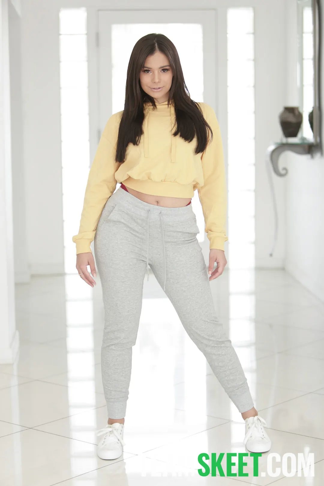 Team Skeet 'Relájate, violeta' protagonizando Violet Starr (foto 1)