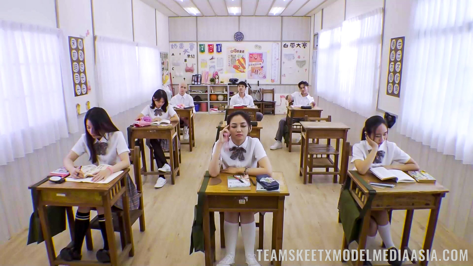 Tiger in 'Team Skeet' Classroom Pleasure (Thumbnail 1)