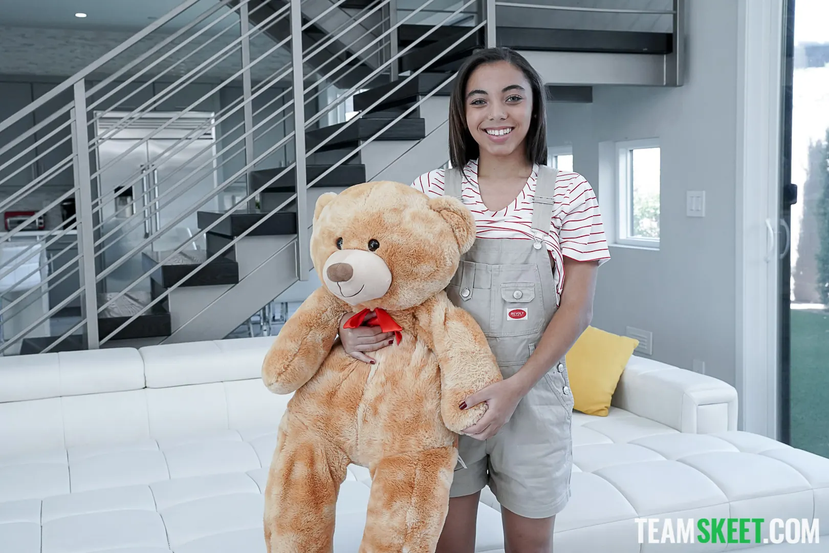 Team Skeet 'Hands-On Comfort' starring Zerella Skies (Photo 10)