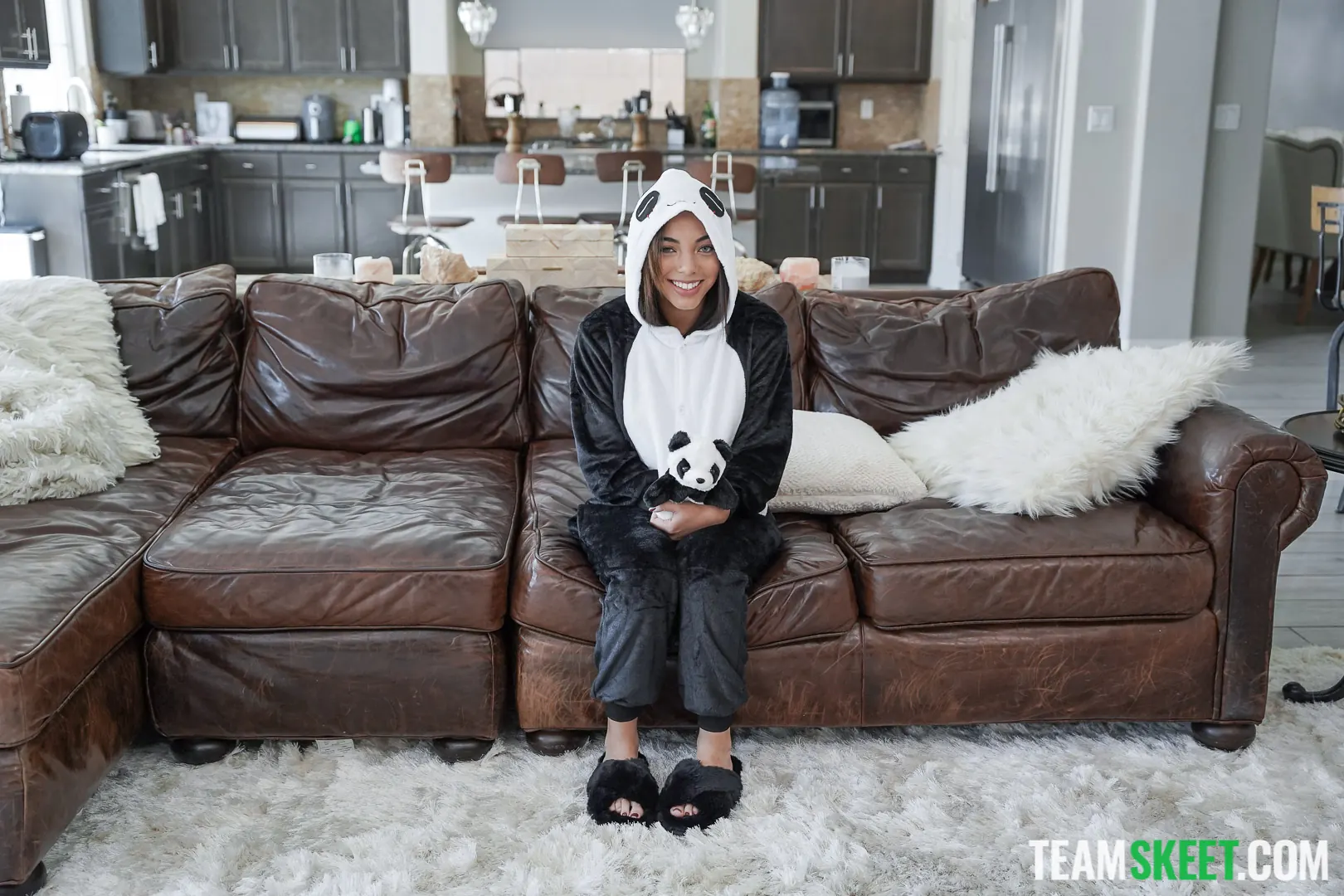 Team Skeet 'Puppet Pal Panda' starring Zerella Skies (Photo 1)